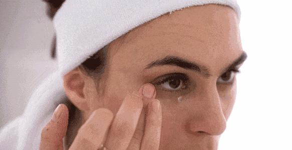 对眼纹有效果的眼霜推荐女生,年纪轻轻眼睛周围长细纹