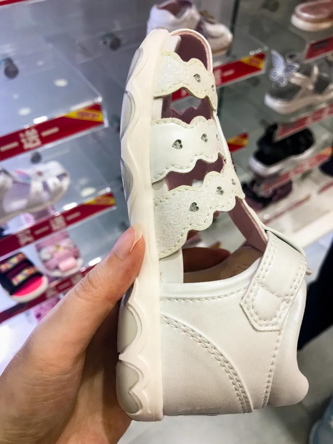 儿童哪一款凉鞋最好,哪个牌子的儿童凉鞋好穿推荐