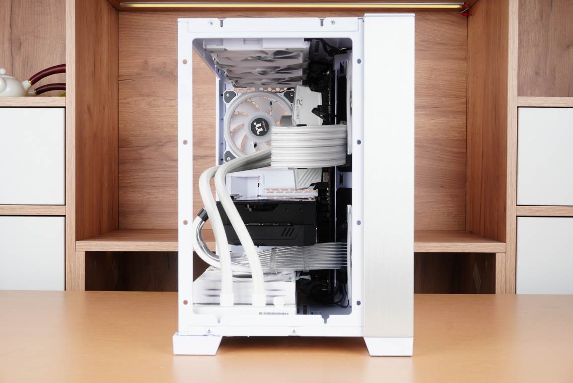 联力包豪斯mini机箱大小,联力包豪斯mini能横装吗