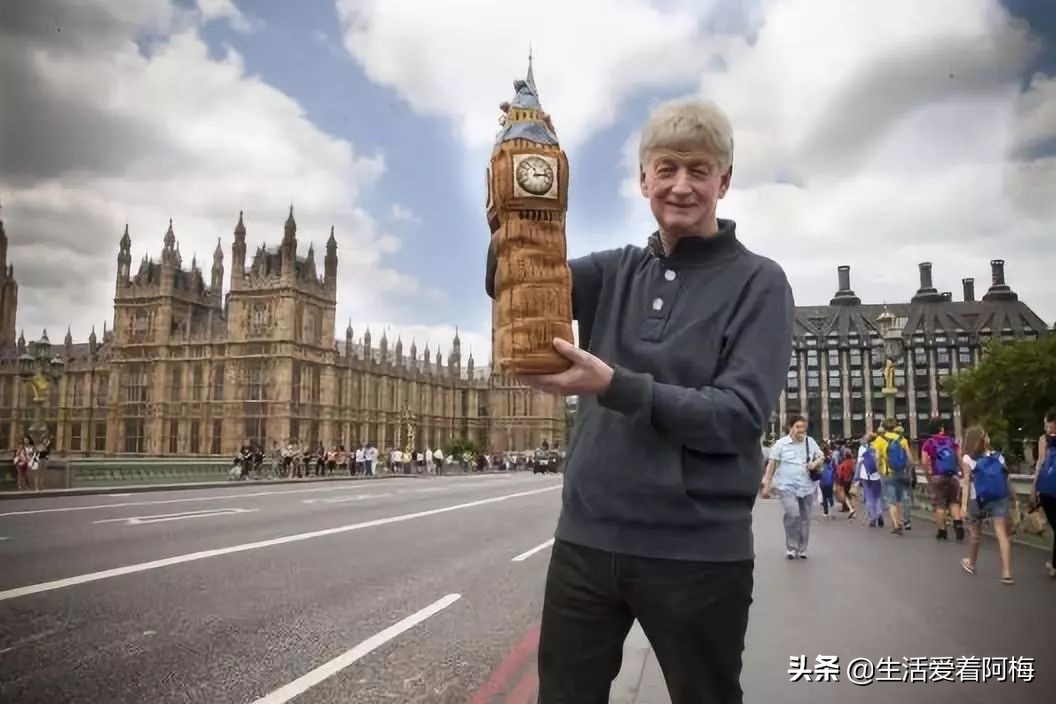 她开了间超市，卖的东西却全是假的，9000件商品，竟被一抢而空