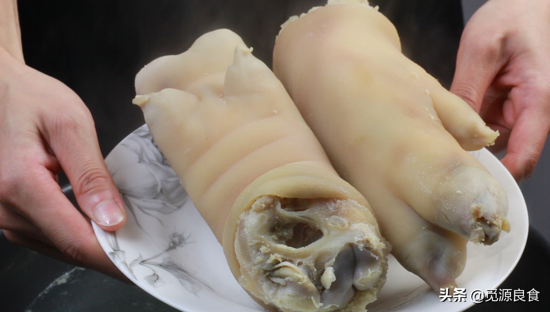 如何卤猪蹄最新最好吃的方法,卤猪蹄要放些什么才容易脱骨