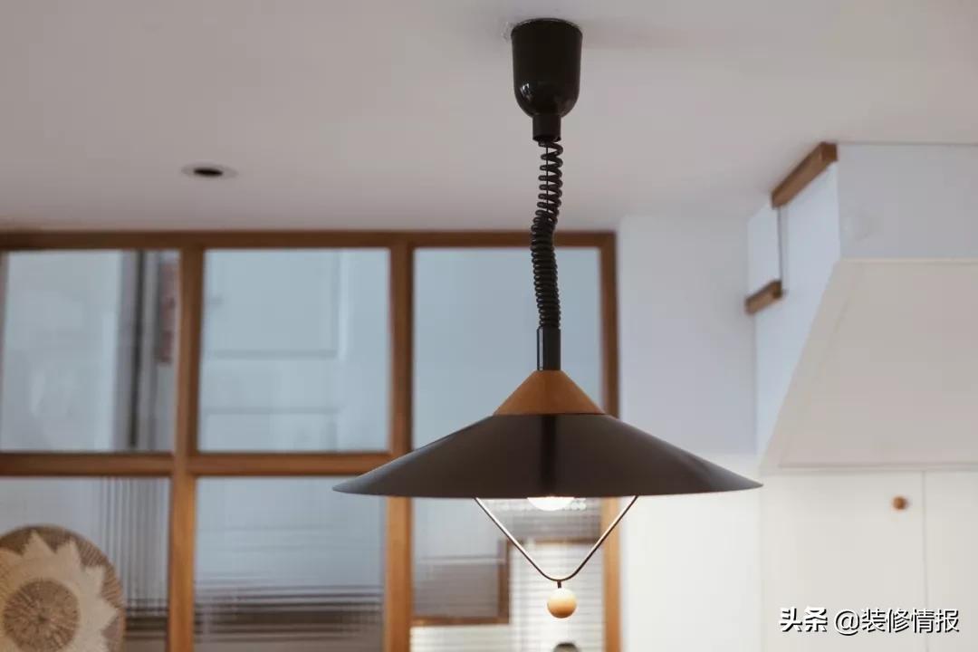 她买下32㎡上海老旧学区房,为女儿打造小桃园还有20㎡舒适大庭院