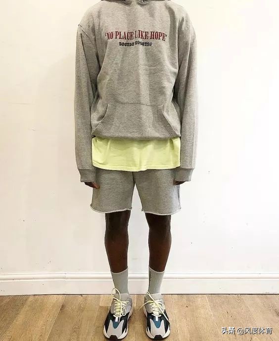 颜值高大长腿还会穿,谁高中没有暗恋过这样一个体育生?