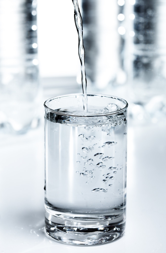 这6类药物忌用热水送服,哪些药物不宜用水送服你知道吗