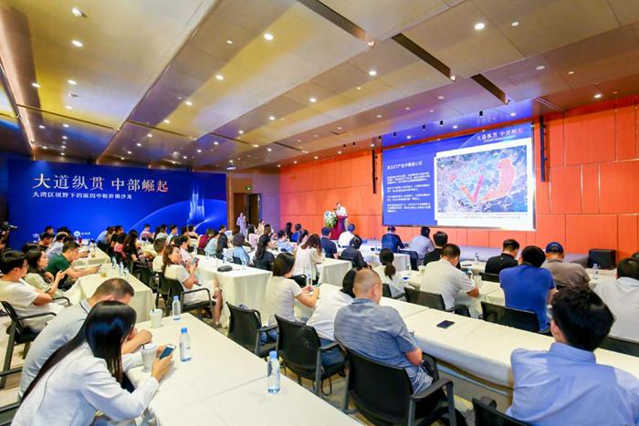 王识歧：坂田定位亚太ICT产业中枢核心区2025年规模破万亿