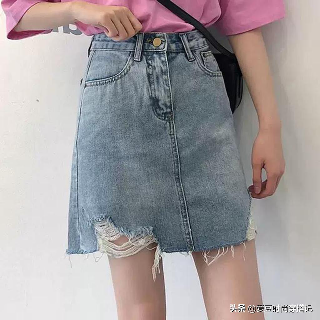 小个子女生牛仔裙配什么上衣,适合小个子女生穿的牛仔裙