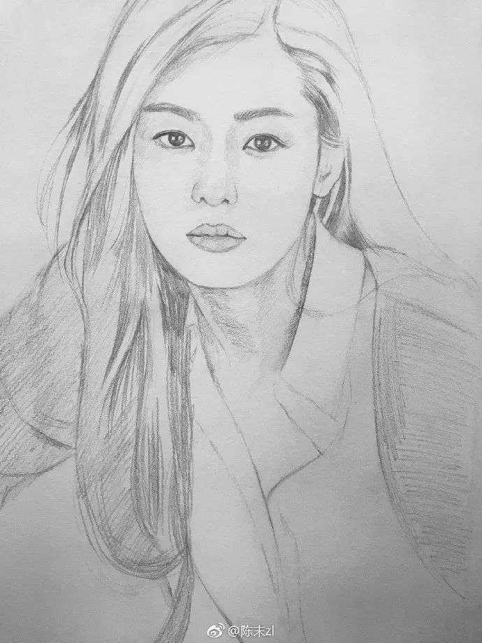 大学没毕业，95后妹纸用一支铅笔就撩到了范冰冰！这...