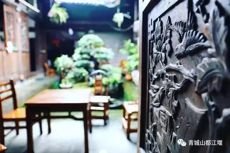 拒绝“人从众”！这个国庆必须到都江堰耍个“懒”，老街茶房、泥塑木作、古园书屋，快来享受你的小闲趣~