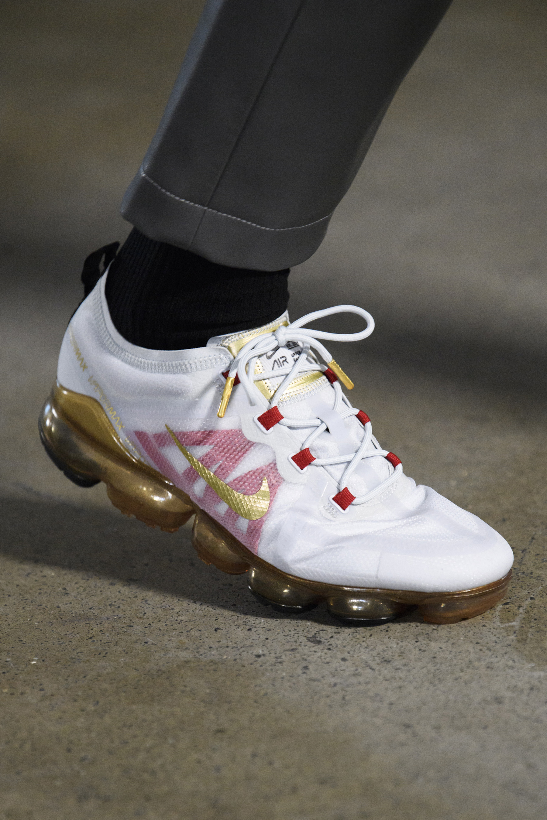 李宁英伦绿茵足球鞋,李宁伦敦时装发布会