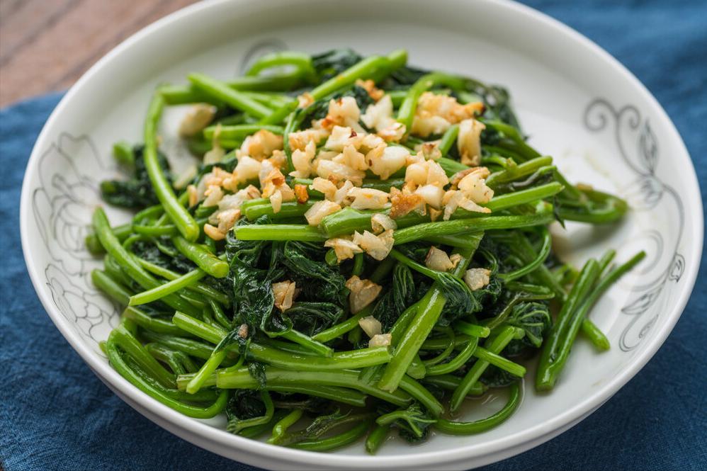 红薯叶焯水后发黑是什么原因,炒红薯叶如何不让变色