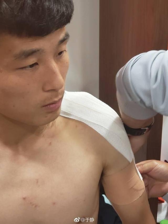 武磊左肩骨错位韧带撕裂,武磊伤情最新消息