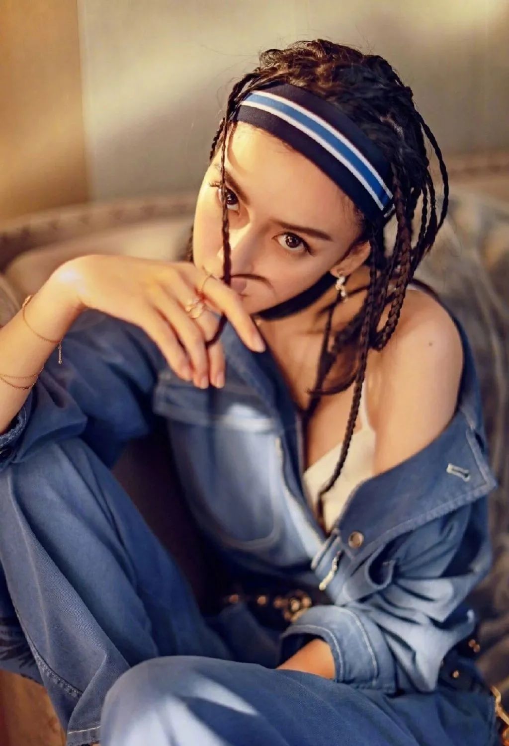 欧阳娜娜、宋妍霏都在戴的宽发带，简直是秃头女孩的救星