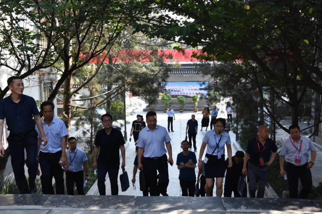 教育局局长天团来访局长点赞长安一中:“这是我心目中的中学”