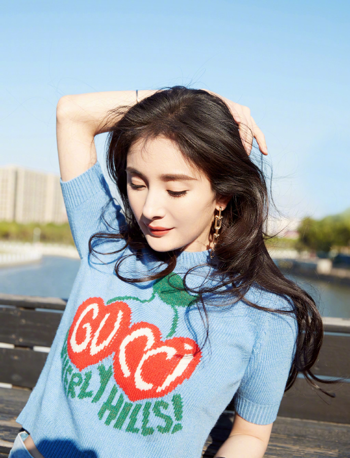 杨幂李佳琦直播鞋子,杨幂在李佳琦直播间穿的鞋