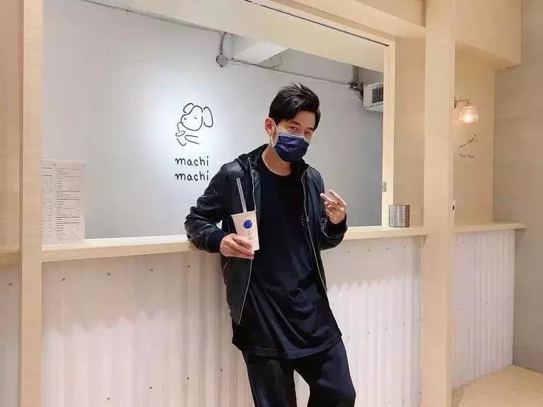 周杰伦奶茶店排队200人,周杰伦198元奶茶