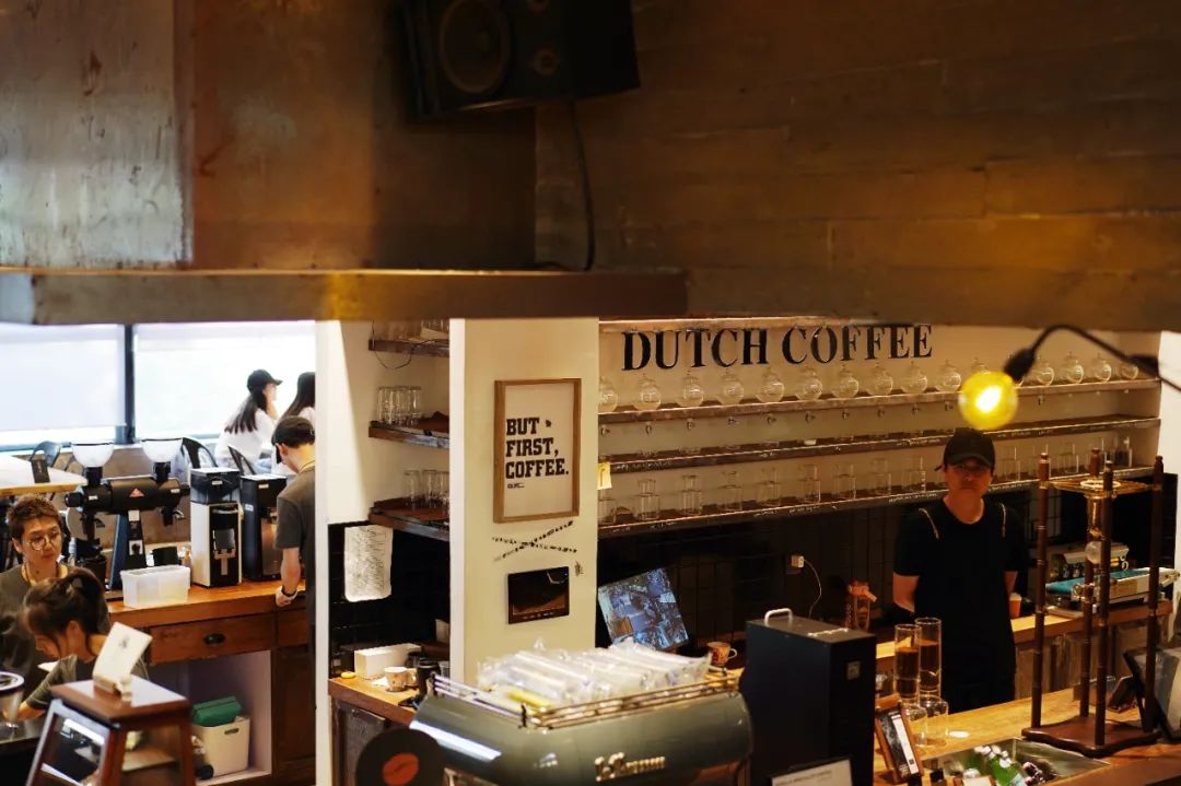 青岛的海给人很惬意,夏天青岛的海边热吗