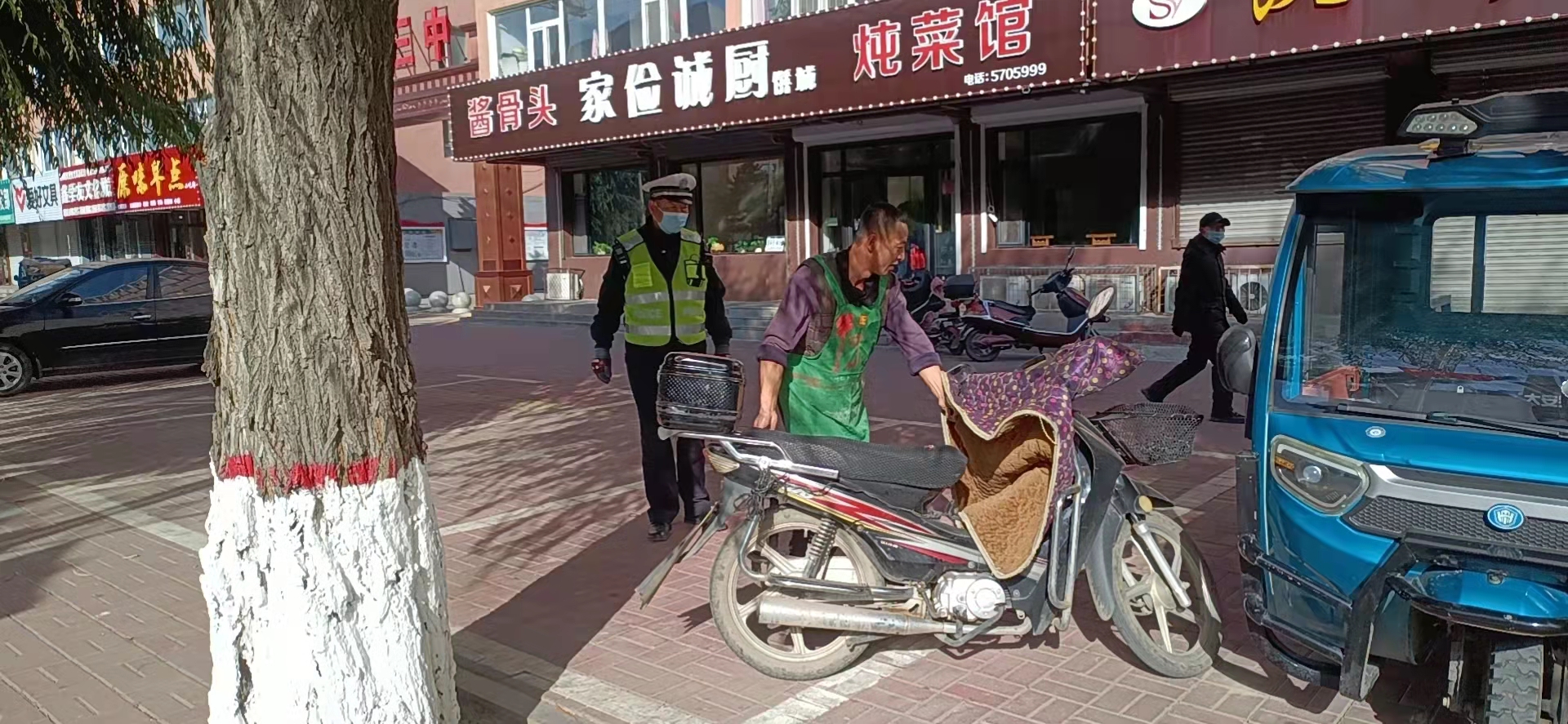 梨树交警充分发挥*党**员先锋模范作用全力做好创建省级文明城交通安全管理工作