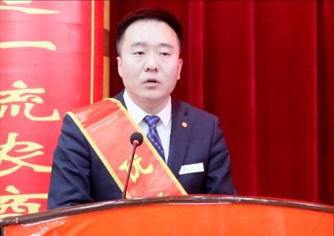 高平农商行举办“大家想大家说大家干”金点子比赛暨五四表彰会议