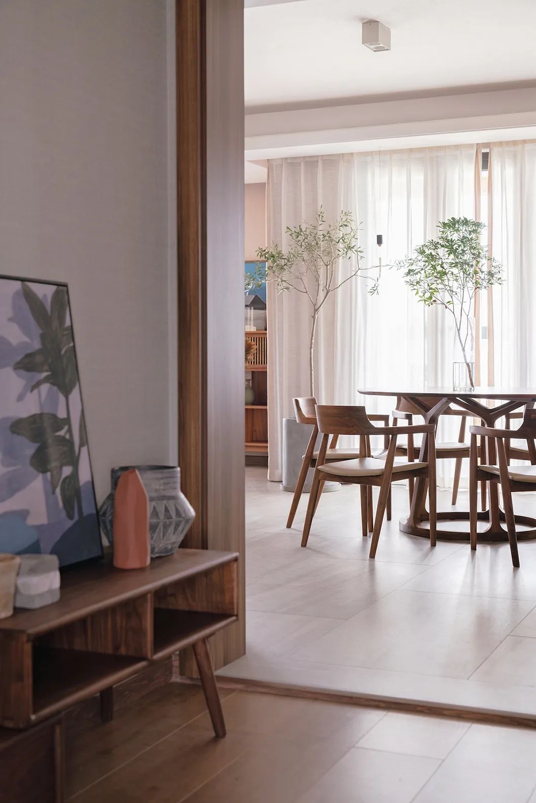 原木风让简约更有格调,现代简约和原木风混搭