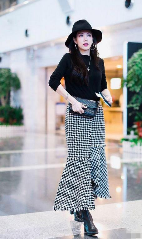 千鸟格再掀时尚潮流,穿对减龄提气质,再不是妈妈们的专属了