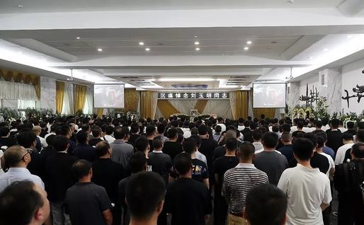 球员致敬亚泰刘玉明,送别赵本山