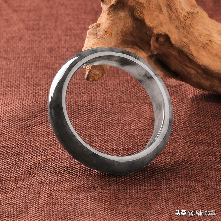 翡翠拍卖翡翠价格,拍卖上亿的翡翠