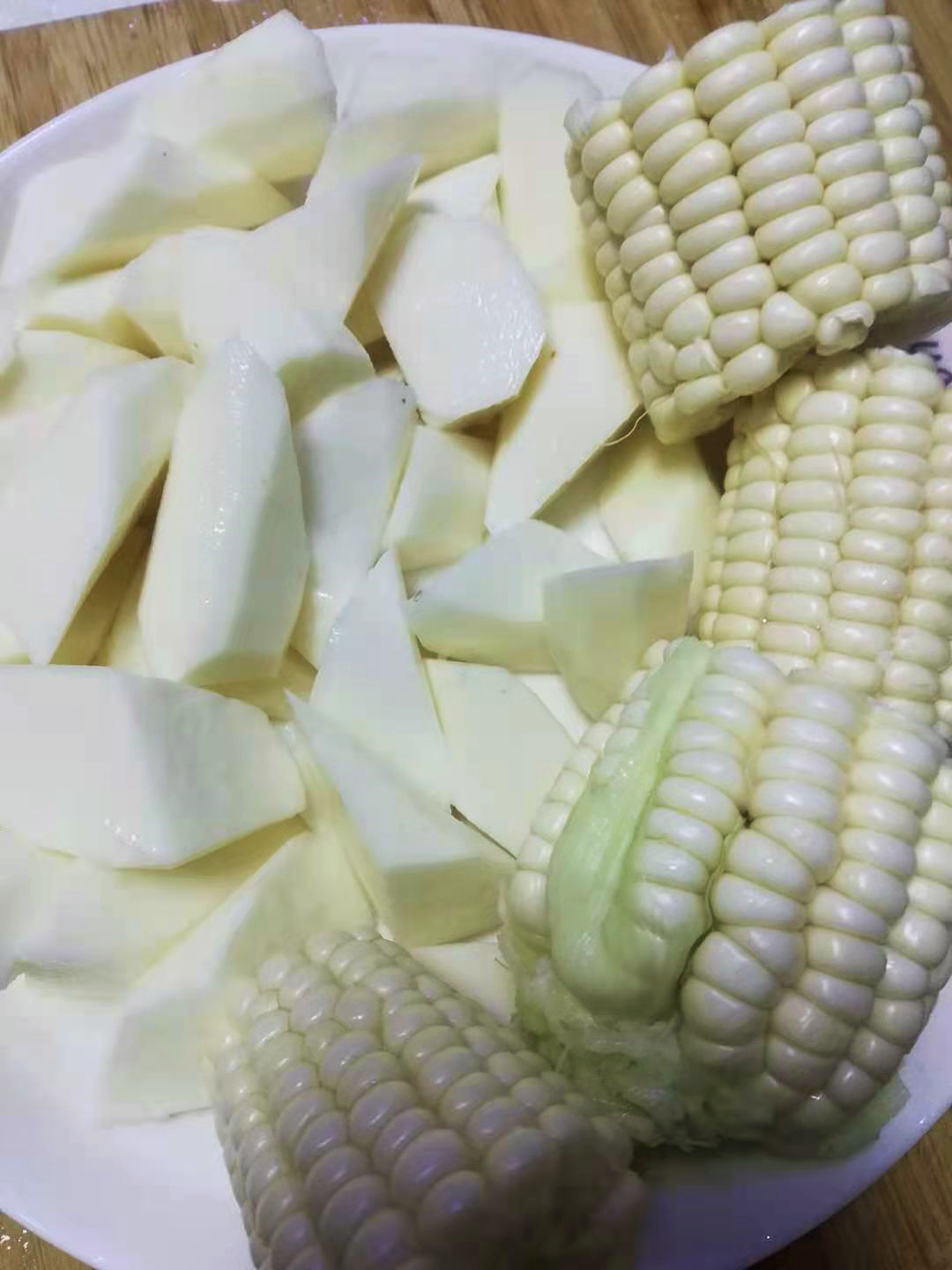 番茄筒骨汤这么做美味又营养,黄骨鱼山药番茄汤做法