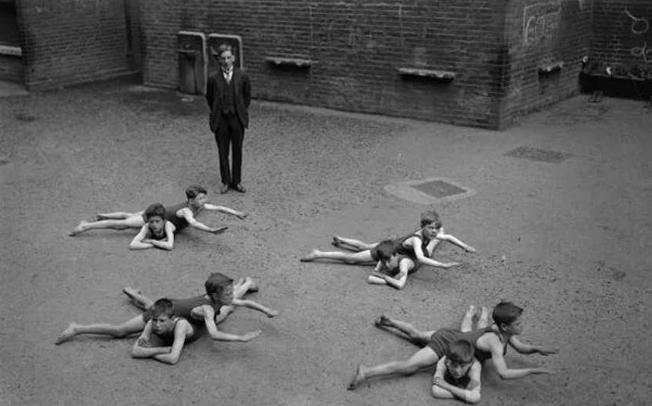 历史上真实的50张老照片,历史上一些令人震撼的老照片