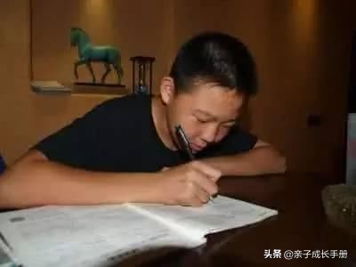 孩子沉迷游戏机怎么办,九岁小孩沉迷电脑游戏设置成密码