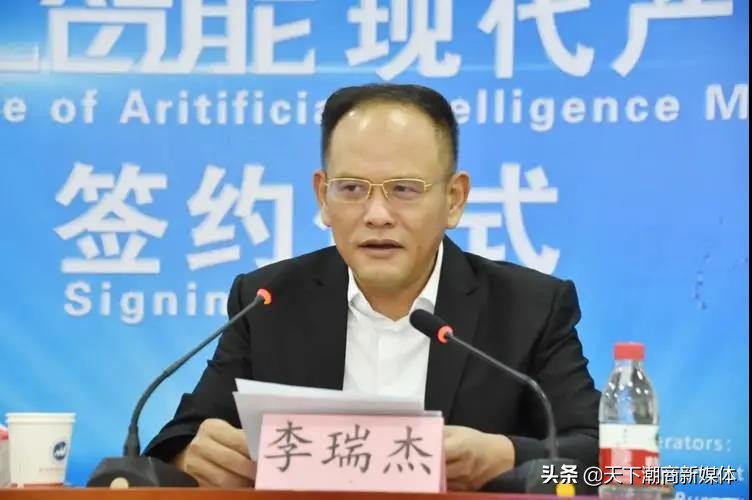 这位潮商被称为“IT界元老”，近日公司宣布要做“元宇宙”游戏