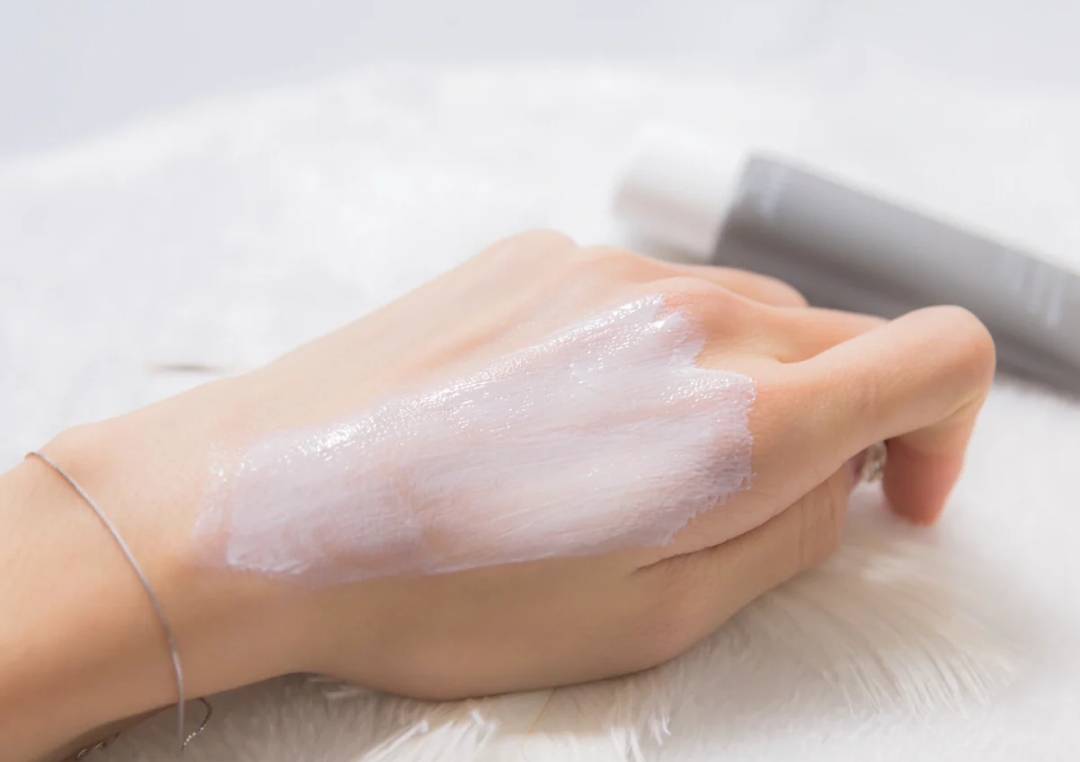 兰蔻菁纯粉底液和嘉娜宝粉底霜,嘉娜宝世纪粉霜好用还是兰蔻菁纯