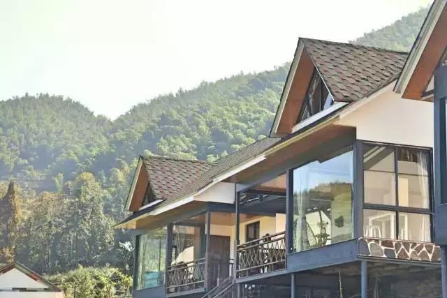 独自旅行的好处和挑战英语对话,独自旅行带来的感受