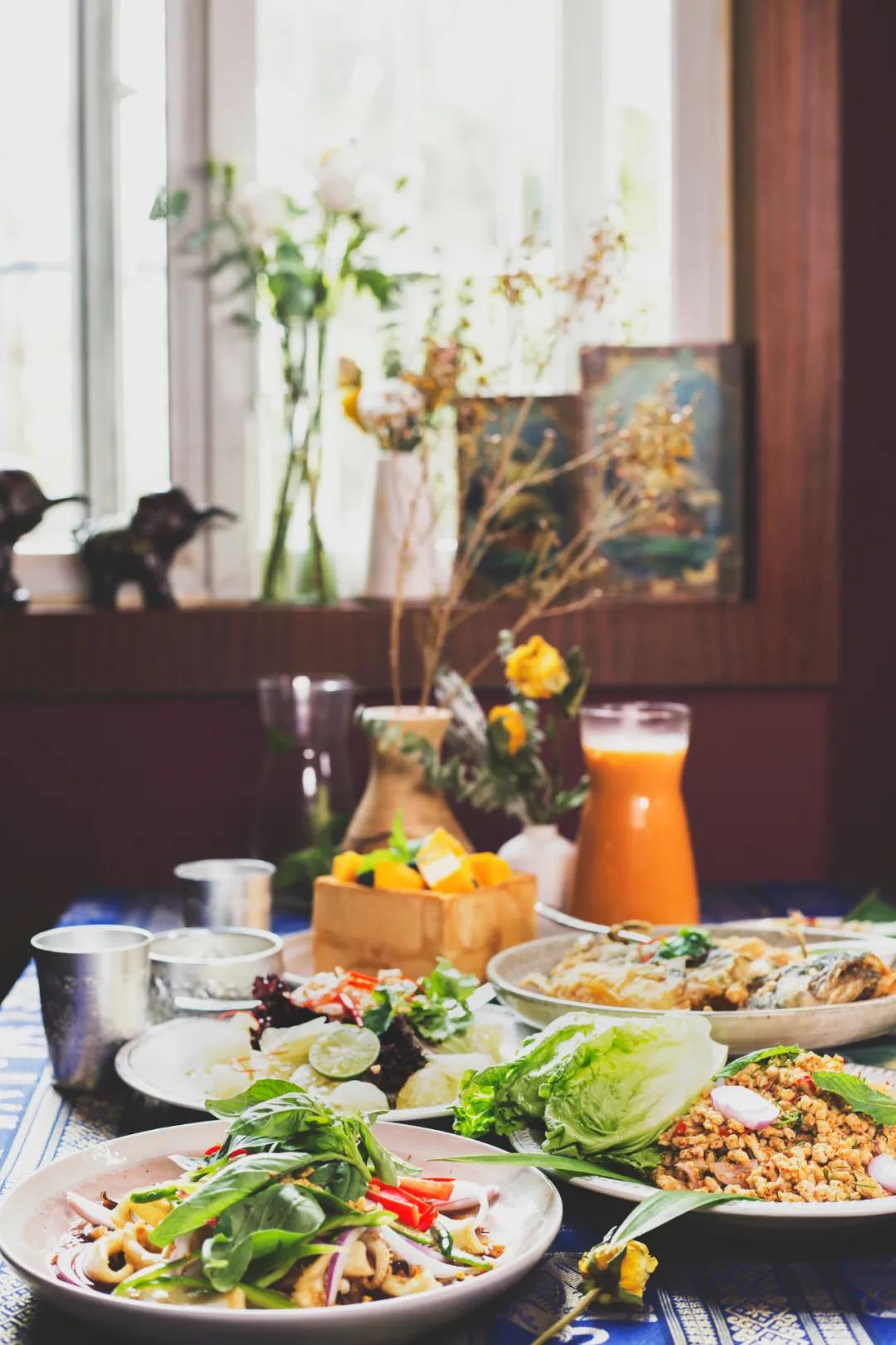 一桌只接待4人的餐厅,每天只接待三桌的火锅