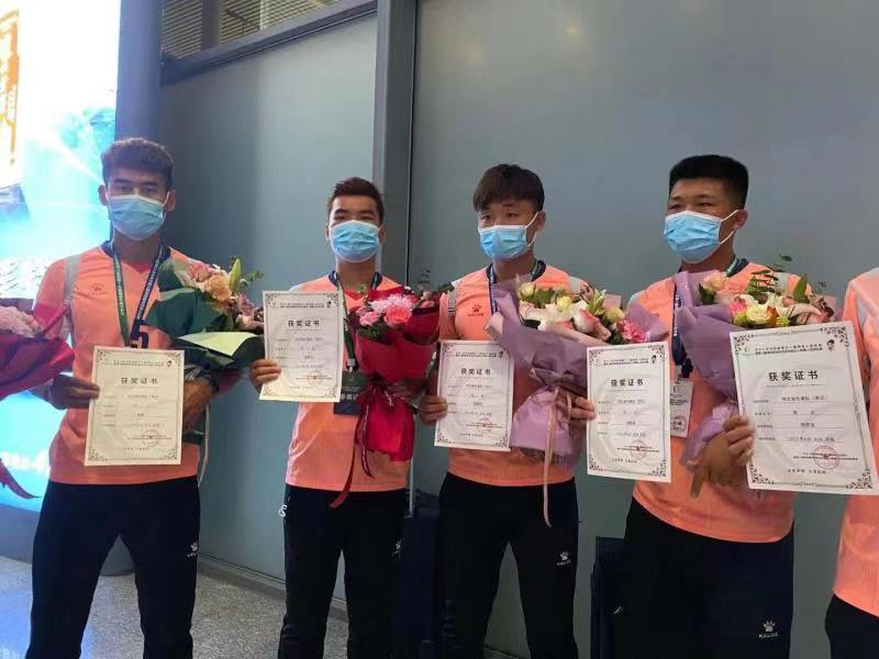 河北保定：市聋人足球队载誉归来