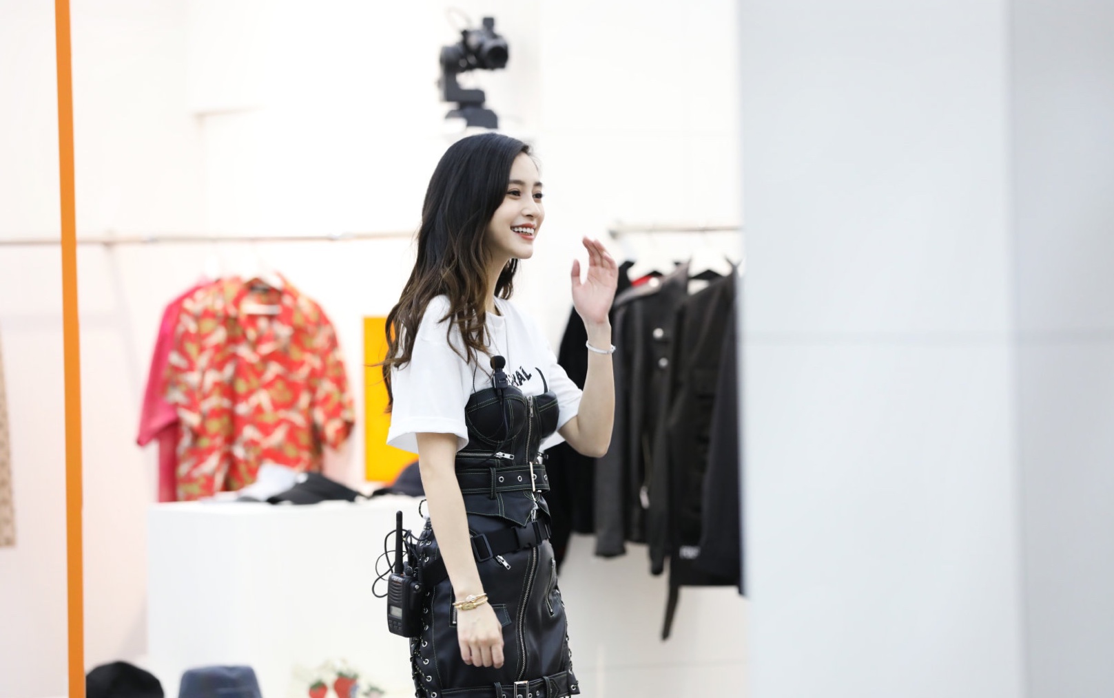 夏日吊带裙穿搭可爱,夏日必备吊带穿搭