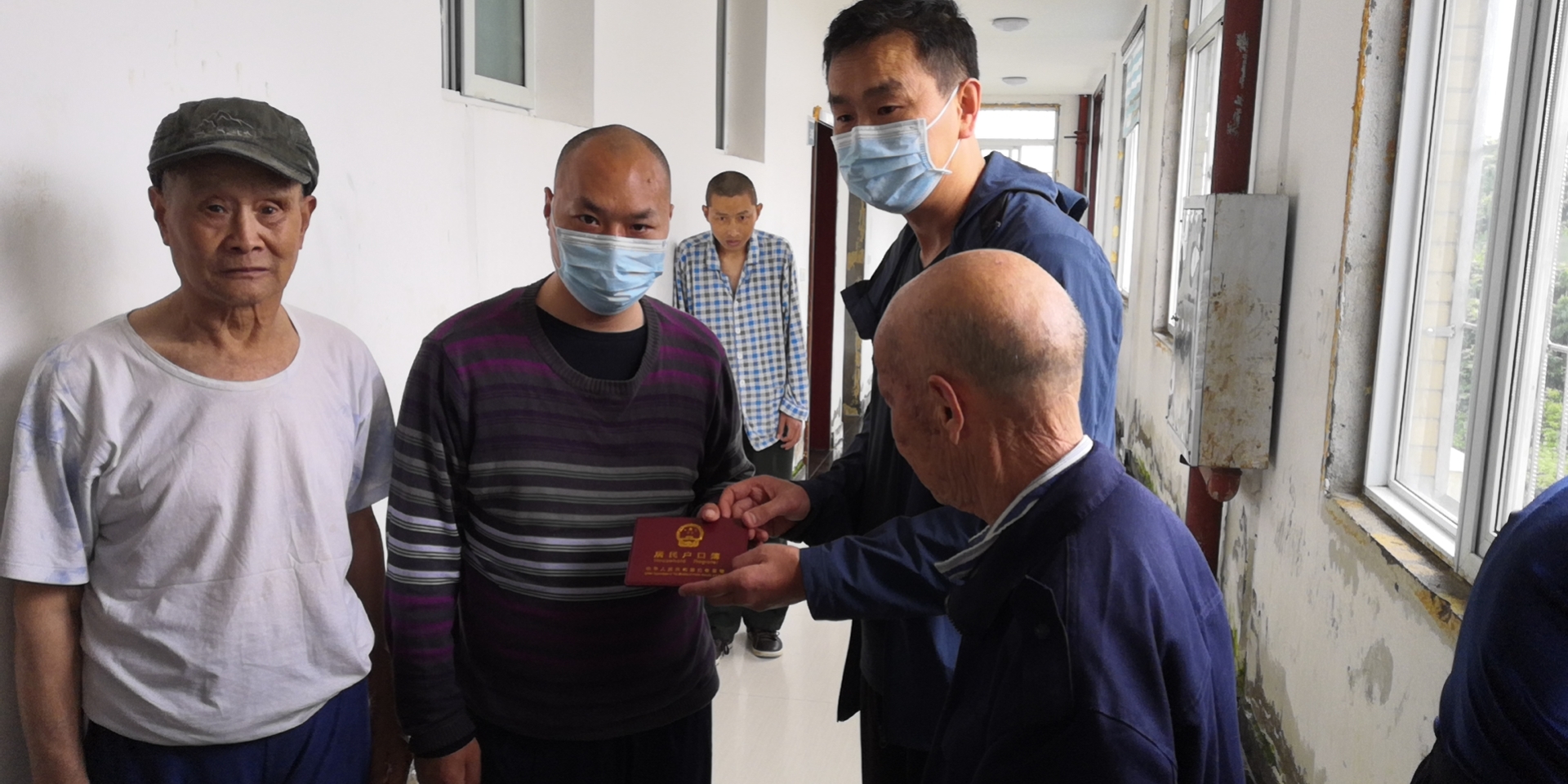 现在他们都姓“悟”了！大悟为12名流浪乞讨“黑户”人员办理户口