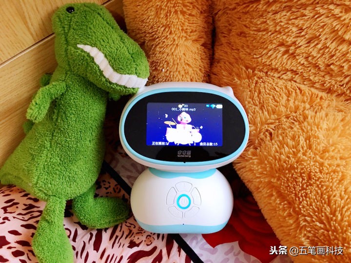 孩子成长的好伙伴，只需要一台巴巴腾智能机器人S3