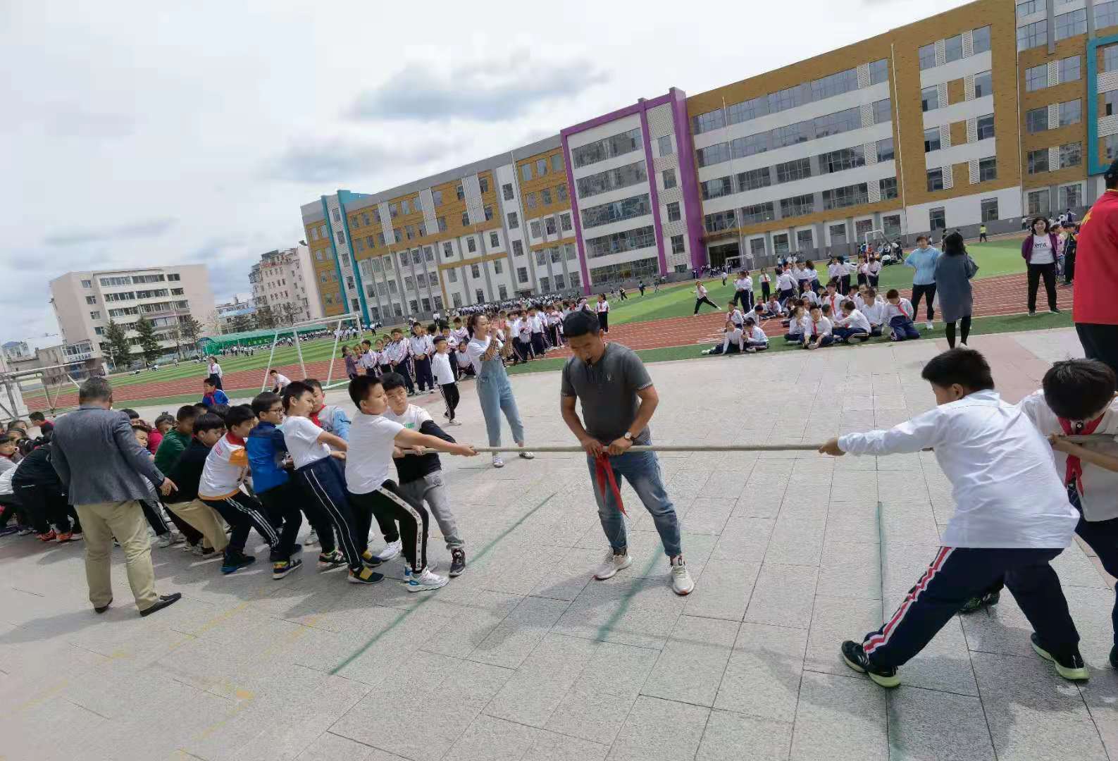 延吉市北山小学拔河,延吉学校拔河比赛