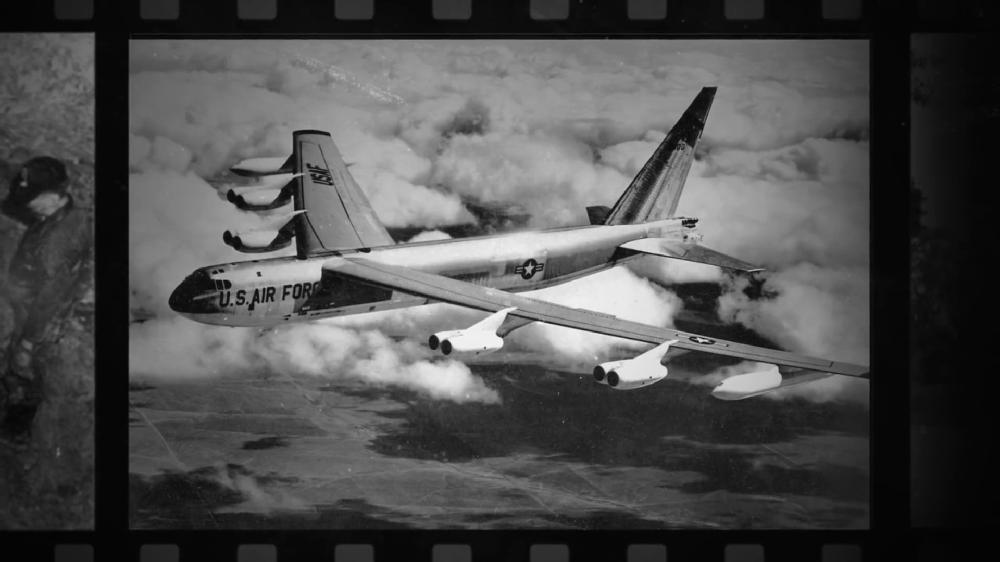 b52轰炸机坠落的视频,b52轰炸机坠毁讲解