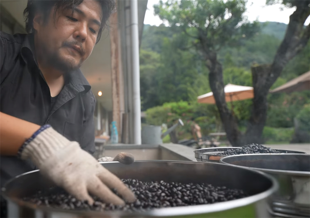 80后小伙回荒废10年农村大学,80后小伙回荒废十年的农村大学