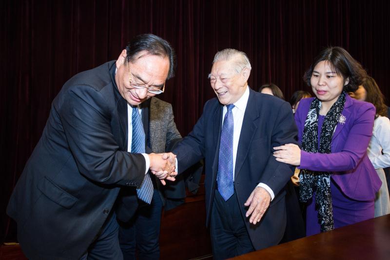 张效房:如何在生活中接受母校教育