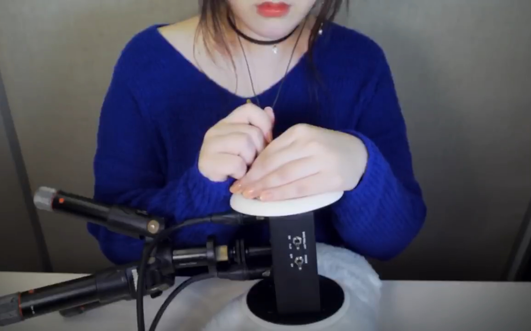 “只要给钱都能聊”,月入上万的网络哄睡师,年轻男性是消费主力