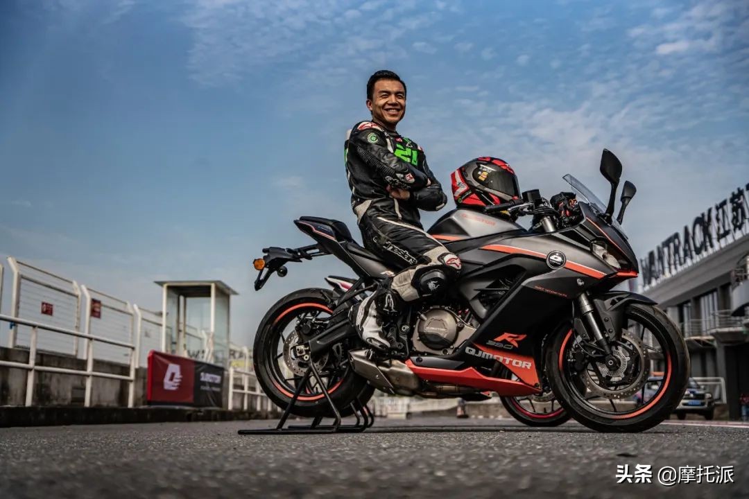 QJMOTOR赛350正式上市，28999元的全新双缸跑车入列