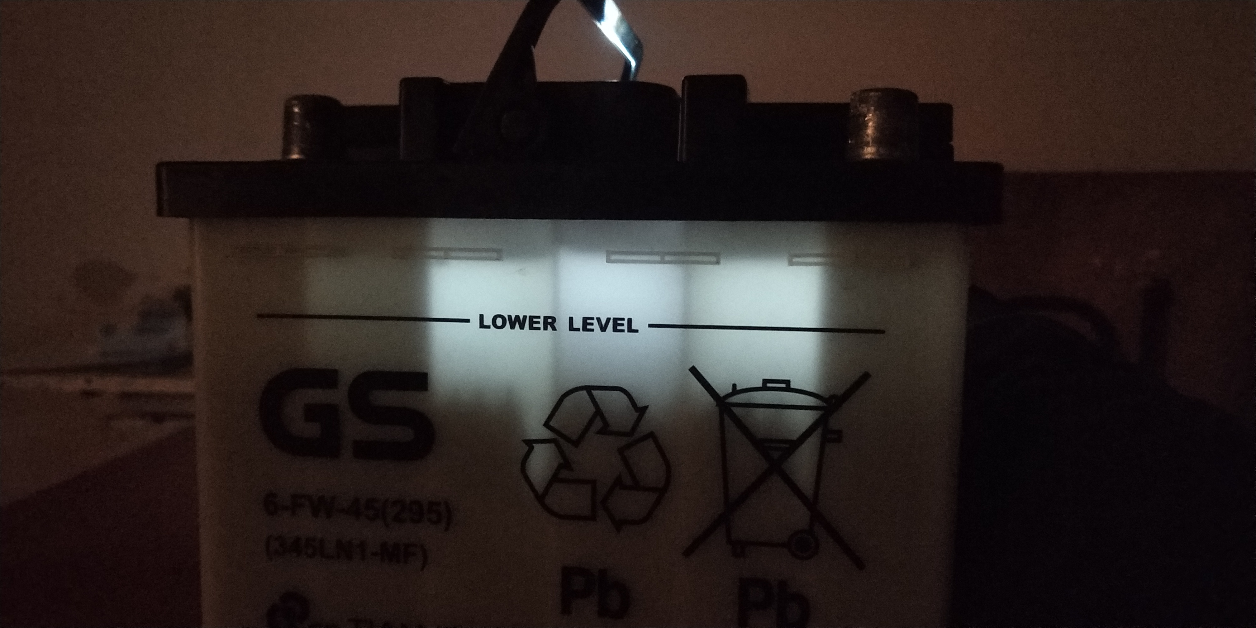 卡罗拉双擎亏电车门打不开怎么办,卡罗拉双擎电池亏电后怎么解决