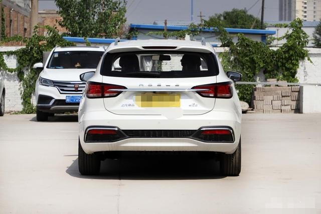 荣威ei5新款,荣威ei5智联版和豪华版有什么区别