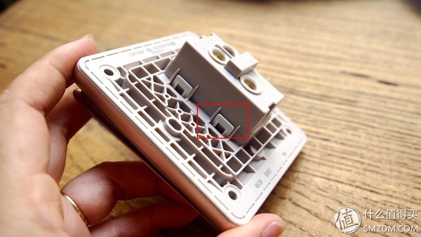 罗格朗开关插座内部结构如何组装,施耐德罗格朗西蒙哪个性价比高