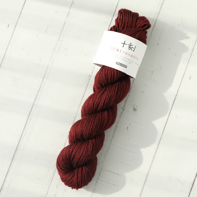 鱼骨针菱形毛衣图案,蓝色毛衣有花边的