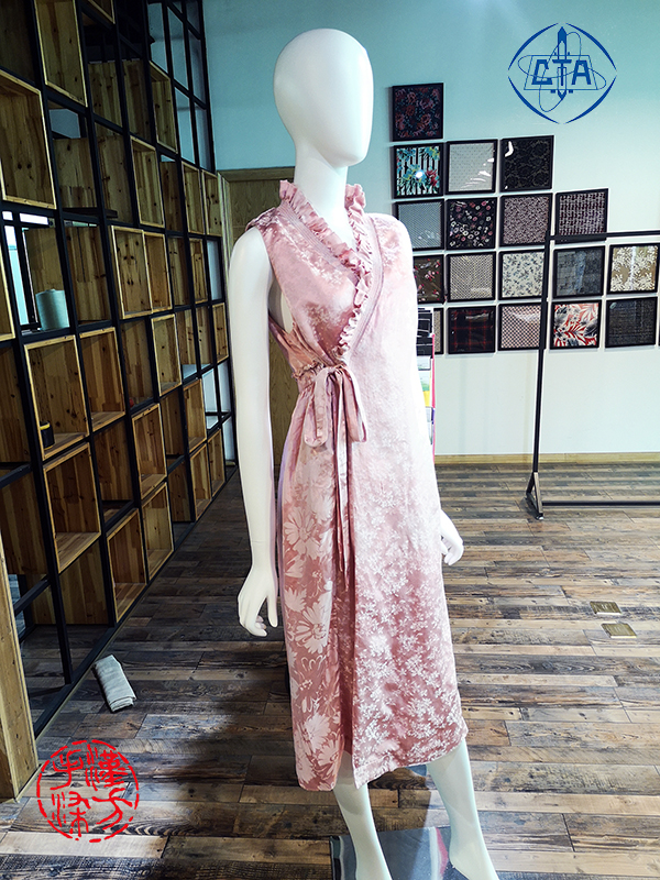 植物染桑蚕丝希赛尔交织缎时装欣赏