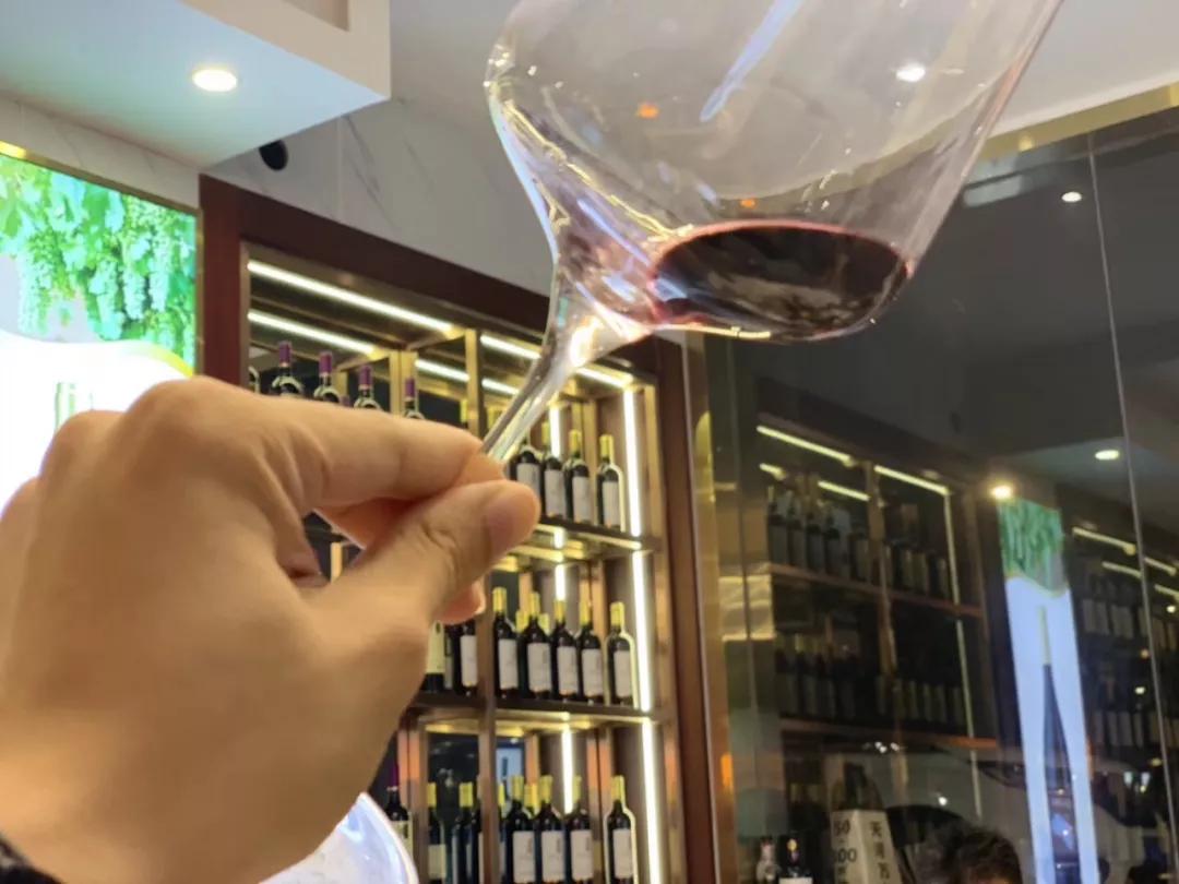 怎样辨别葡萄酒的好坏真假,怎么辨别葡萄酒的好坏和真假