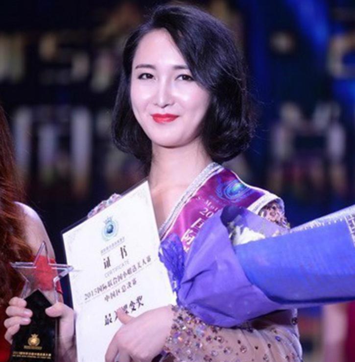 05年“背母上大学”的刘霆，10年后接受变性手术，后来怎样了？